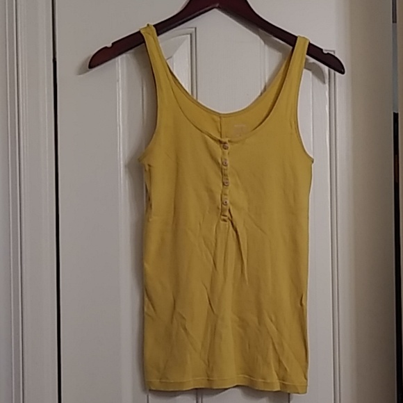 Old Navy Tops - SALE! 2/$10!Old navy button front first layer tank